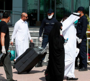 كۆمهڵێك گهشتیارى عهرهب | فؤتؤ: AFP/Getty Images