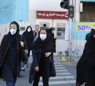 یهكێك له شهقامه گشتیهكانى تارانى پایتهختى ئێران | فۆتۆ: ATTA KENARE / AFP via Getty Images