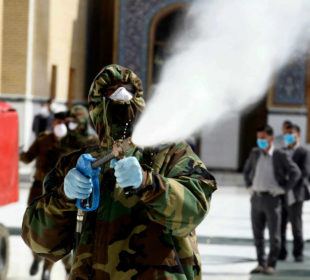 دهرمانڕێژكردنى مزگهوتێكى عێراق | فۆتۆت: AFP /Haidar Hamdani