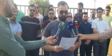وێنه‌ى گردبوونه‌وه‌ى به‌شێك له‌ مامۆستایان و فه‌رمانبه‌رانى زانكۆى گه‌رمیان | فۆتۆ: سیروان حه‌سه‌ن / SNN