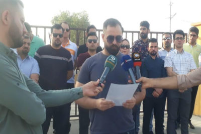 وێنه‌ى گردبوونه‌وه‌ى به‌شێك له‌ مامۆستایان و فه‌رمانبه‌رانى زانكۆى گه‌رمیان | فۆتۆ: سیروان حه‌سه‌ن / SNN