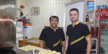 دوو گەنجەکەی سەیدسادق