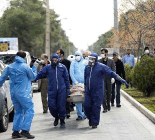 بهڕێركردنى تهرمى كهسێك كه به ڤایرۆسى كۆرۆنا گیانى لهدهستداوه له ئێران | فۆتۆ: MEO