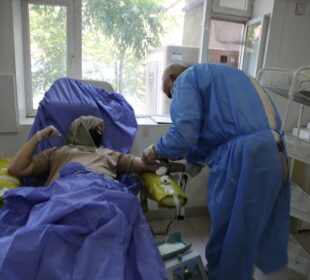 وهرگرتنى پلازماى خوێن له كهسێكى چاكبووهوهى كۆرۆنا له سلێمانى | فۆتۆ: ههوراز ئهحمهد/ SNN
