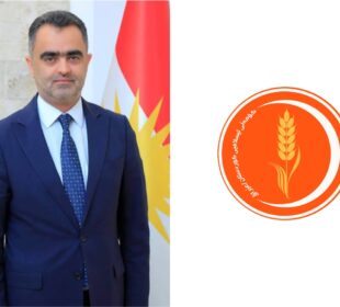 لۆگۆى كۆمهڵى ئیسلامى كوردستان و سۆران عومهر، ئهندامى فراكسیۆنى كۆمهڵ له پهرلهمانى كوردستان | فۆتۆ: SNN