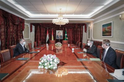 بافڵ تاڵەبانی، ھاوسەرۆکی یەکێتیی نیشتمانیی کوردستان و رۆبرت واڵەر، کۆنسوڵی گشتیی ئەمریکا لە ھەرێم | فۆتۆ: SNN