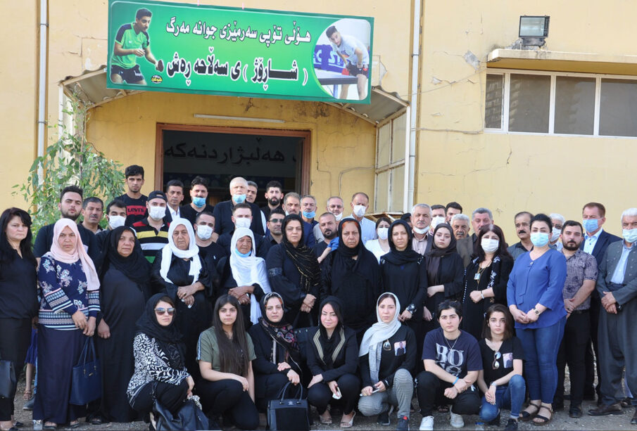 کەس و کاری شاڕۆژ سه‌ڵاحی کۆچکردوو لەگەڵ بەرپرسانی یانەی پێشمەرگەی سلێمانی