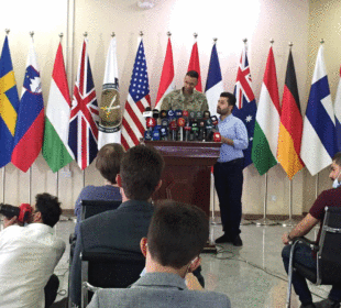 كۆنگرهى رۆژنامهوانى مایلس كاگینز، وتهبێژى هاوپهیمانى نێودهوڵهتى دژى داعش | فۆتۆ: SNN