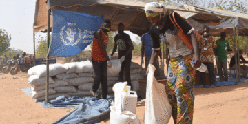 به‌خشینى خۆراك به‌ هه‌ژاران له‌لایه‌ن پرۆگرامى خۆراكى جیهانى | فۆتۆ: WFP/Mahamady Ouedraogo