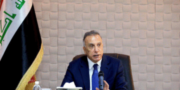 مسته‌فا كازمى، سه‌رۆكوه‌زیرانى عێراق له‌كاتى سه‌ردانه‌كه‌یدا بۆ زیقار | فۆتۆ: نووسینگه‌ى سه‌رۆكوه‌زیران