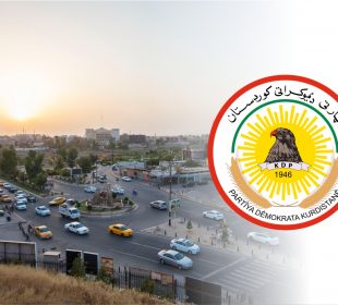 لۆگۆى پارتى دیموكراتى كوردستان و شهقامێكى سهرهكى له شارى كهركوك | فۆتۆ: KirkukNow