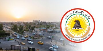 لۆگۆى پارتى دیموكراتى كوردستان و شهقامێكى سهرهكى له شارى كهركوك | فۆتۆ: KirkukNow