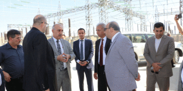 وه‌زیرى كاره‌باى حكومه‌تى هه‌رێم له‌كاتى به‌سه‌ركردنه‌وه‌ى وێستگه‌یه‌كى كاره‌با | فۆتۆ: SNN
