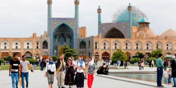 كۆمه‌ڵێك گه‌شتیار له‌ وڵاتى ئێران | فۆتۆ: Irna