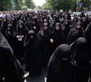خۆپیشاندان بۆ پشتیوانى باڵاپۆشى له ئێران | فۆتۆ: ئیرنا