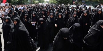 خۆپیشاندان بۆ پشتیوانى باڵاپۆشى له ئێران | فۆتۆ: ئیرنا