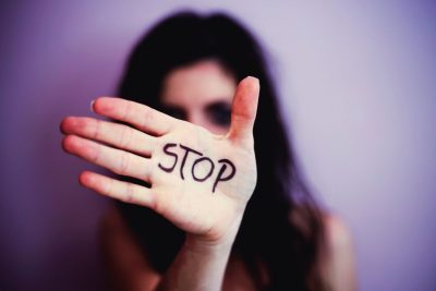 وێنه‌یه‌ك كامپه‌ینى به‌ره‌نگاربوونه‌وه‌ى تووندتیژى دژى ژنان | IPPF