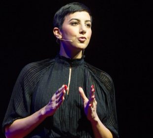 پایزه مهحمود، كچه چالاكوانى كوردى وڵاتى بهریتانیا | فۆتۆ: TEDXLONDON