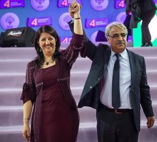 پهروین بوڵدان و مێدحهت سانجار، هاوسهرۆكانى پارتى دیموكراتى گهلان (ههدهپه) | فۆتۆ: HDP