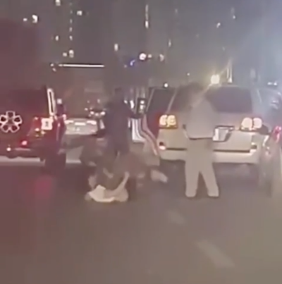 دیمه‌نى لێدان له‌ ئالان هاوار له‌سه‌ر شه‌قامى 60 مه‌ترى هه‌ولێر له‌لایه‌ن ماڵه‌ خه‌زوورانیه‌وه‌ | فۆتۆ: تۆڕه‌ كۆمه‌ڵایه‌تیه‌كان