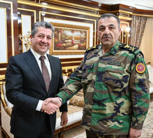 سیهاد بارزانی، فەرماندەی فەرماندەیی ھێزەکانی پشتیوانی یەک لهكاتى بهرزكردنهوهى پلهكهى بۆ فهریق روكن لهلایهن سهرۆكى حكومهتى ههرێمهوه | فۆتۆ: KRG