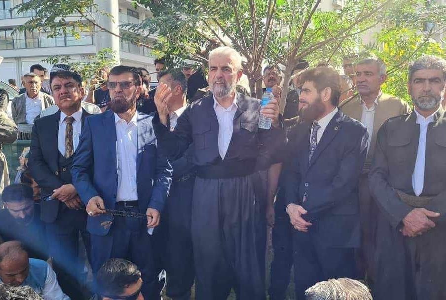 كامیل حاجى عه‌لى، سه‌ركرده‌ى بزووتنه‌وه‌ و به‌شێك لایه‌نگرانى باڵه‌كه‌ى دواى بایكۆتكردنى كۆنگره‌ى 12 | فۆتۆ: میدیاى كامیل حاجى عه‌لى