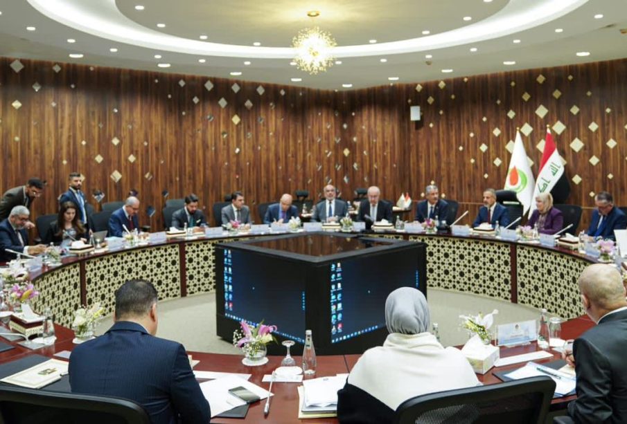 كۆبوونه‌وه‌ى وه‌زاره‌ته‌كانى نه‌وت، پلاندانان و دارایی عێراق به‌ ئاماده‌بوونى وه‌زیرى سامانه‌ سروشتیه‌كانى هه‌رێم | فۆتۆ: ICG