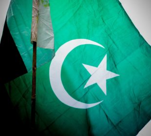 ئاڵاى پاكستان | فۆتۆ: PBS