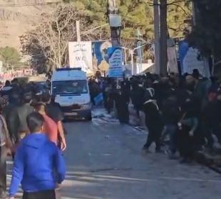 دیمهنى گواستنهوهى قوربانیانى تهقینهوهكهى كرمان | ڤیدیۆ: Tasnim