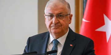 یهشار گولهر، وهزیرى بهرگریی توركیا | فۆتۆ: TurkicWorld