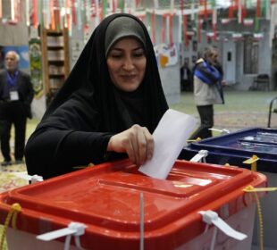 خانمێكى دهنگدهرى ئێرانى | فۆتۆ: AP