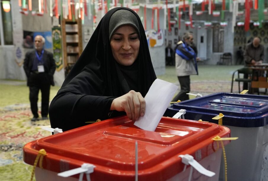 خانمێكى ده‌نگده‌رى ئێرانى | فۆتۆ: AP