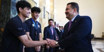 كۆبوونه‌وه‌ى سه‌رۆكوه‌زیرانى عێراق له‌گه‌ڵ یاریزانانى هه‌ڵبژارده‌ى ئۆڵۆمپى عێراق | فۆتۆ: نووسینگه‌ى سه‌رۆكوه‌زیرانى عێراق