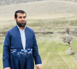 مه‌لا عومه‌ر داره‌توو، كه‌سایه‌تى تۆڕه‌ كۆمه‌ڵایه‌تیه‌كان | فۆتۆ: تۆڕه‌ كۆمه‌ڵایه‌تیه‌كان