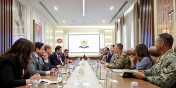 كۆبوونهوهى قوباد تاڵەبانی لەگەڵ جێگری فەرماندەی فەرماندەیی ناوەندیی هێزەکانی ئەمریکا | فۆتۆ: ئهژى عومهر