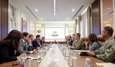 كۆبوونه‌وه‌ى قوباد تاڵەبانی لەگەڵ جێگری فەرماندەی فەرماندەیی ناوەندیی هێزەکانی ئەمریکا | فۆتۆ: ئه‌ژى عومه‌ر